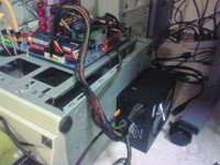 電源を取り付けた作業台